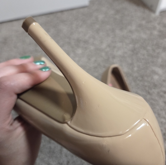 Classic Women's Patent Pointed-Toe Pumps in Nude - Picture 9 of 13